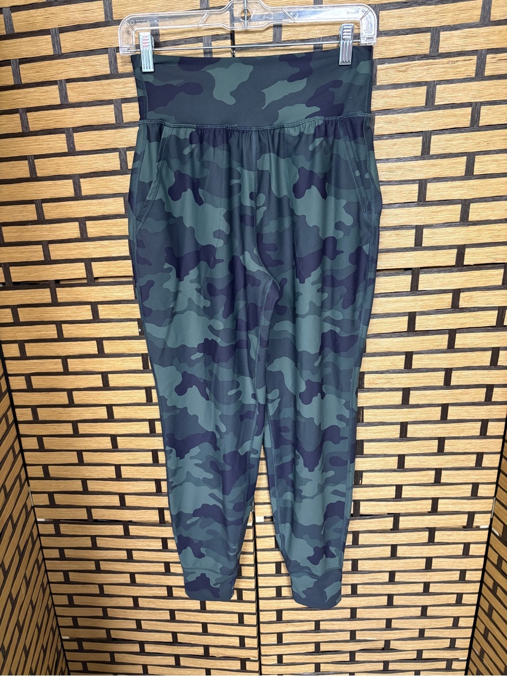 Old navy power soft high rise camo joggers size small